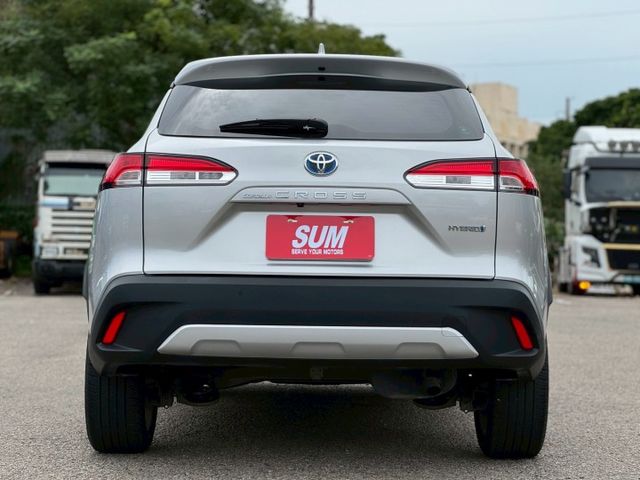 Corolla Cross油電 摸門/ACC跟車/車偏警示/恆溫空調/倒車顯影/循跡防滑/電折後視鏡/後座出風口  第5張相片