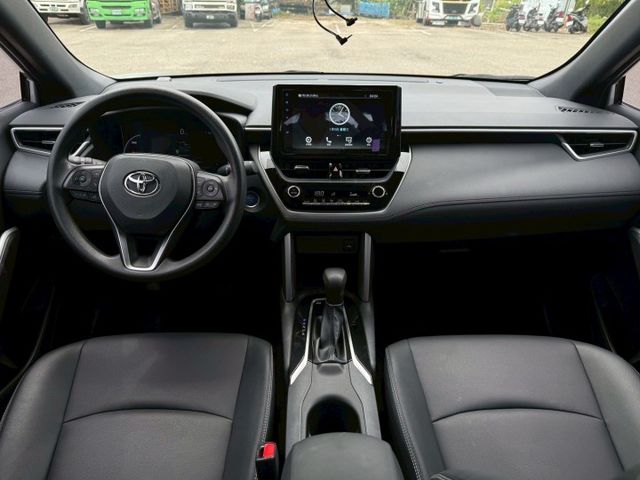 Corolla Cross油電 摸門/ACC跟車/車偏警示/恆溫空調/倒車顯影/循跡防滑/電折後視鏡/後座出風口  第8張相片