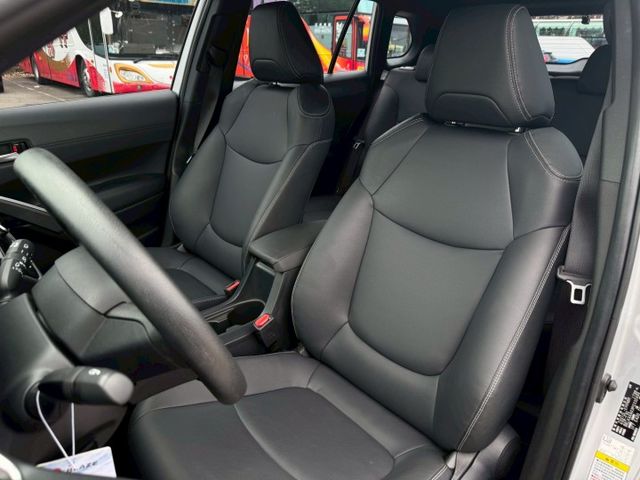 Corolla Cross油電 摸門/ACC跟車/車偏警示/恆溫空調/倒車顯影/循跡防滑/電折後視鏡/後座出風口  第15張相片
