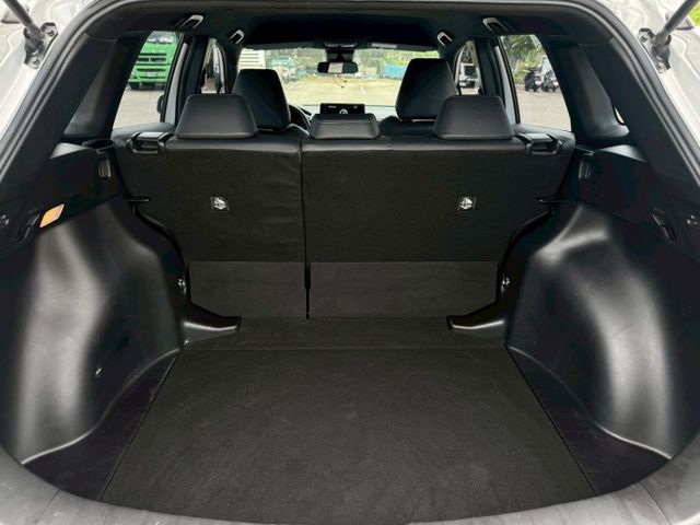 Corolla Cross油電 摸門/ACC跟車/車偏警示/恆溫空調/倒車顯影/循跡防滑/電折後視鏡/後座出風口  第18張相片