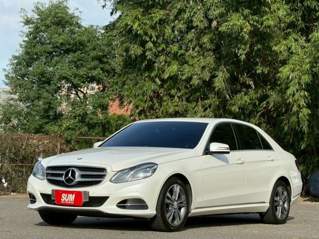 E200 Sedan 分區恆溫空調/換檔撥片/定速/倒車顯影/雙前座電熱椅  第1張相片