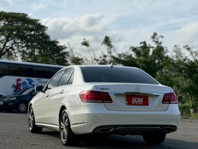 E200 Sedan 分區恆溫空調/換檔撥片/定速/倒車顯影/雙前座電熱椅  第5張相片