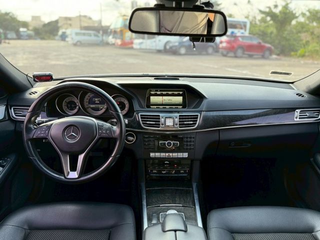 E200 Sedan 分區恆溫空調/換檔撥片/定速/倒車顯影/雙前座電熱椅  第6張相片