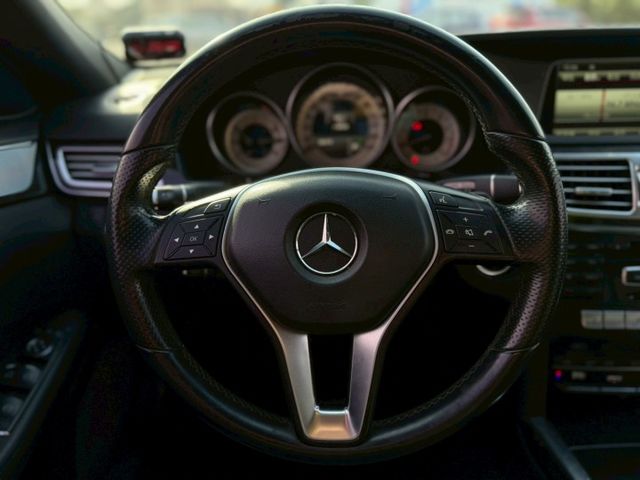 E200 Sedan 分區恆溫空調/換檔撥片/定速/倒車顯影/雙前座電熱椅  第7張相片