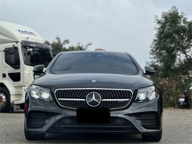 AMG E43 4MATIC天窗/通風電熱椅/柏林/環景影像/抬顯/動態座椅/巡跡防滑/電尾門/換檔撥片/定速/電子懸吊  第2張相片