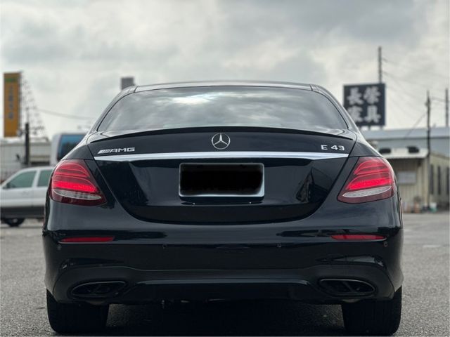 AMG E43 4MATIC天窗/通風電熱椅/柏林/環景影像/抬顯/動態座椅/巡跡防滑/電尾門/換檔撥片/定速/電子懸吊  第5張相片