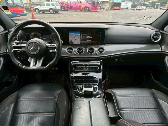 AMG E43 4MATIC天窗/通風電熱椅/柏林/環景影像/抬顯/動態座椅/巡跡防滑/電尾門/換檔撥片/定速/電子懸吊  第7張相片