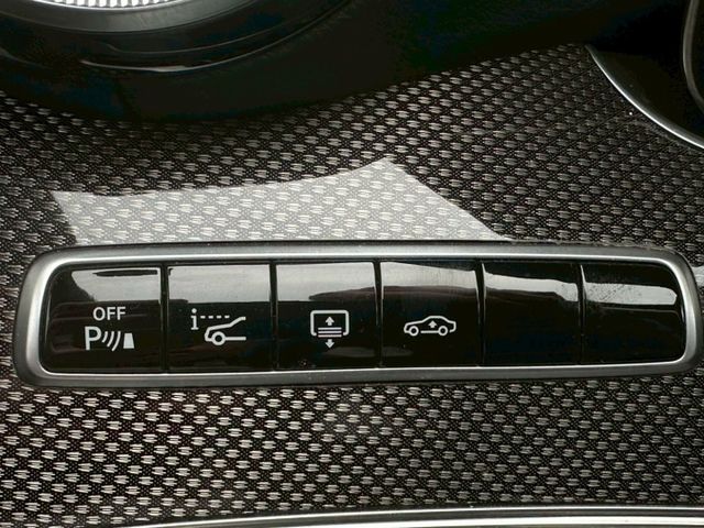 AMG E43 4MATIC天窗/通風電熱椅/柏林/環景影像/抬顯/動態座椅/巡跡防滑/電尾門/換檔撥片/定速/電子懸吊  第9張相片