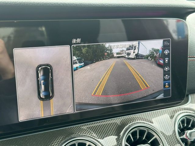 AMG E43 4MATIC天窗/通風電熱椅/柏林/環景影像/抬顯/動態座椅/巡跡防滑/電尾門/換檔撥片/定速/電子懸吊  第12張相片