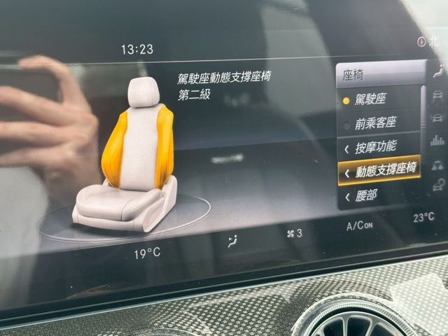 AMG E43 4MATIC天窗/通風電熱椅/柏林/環景影像/抬顯/動態座椅/巡跡防滑/電尾門/換檔撥片/定速/電子懸吊  第13張相片