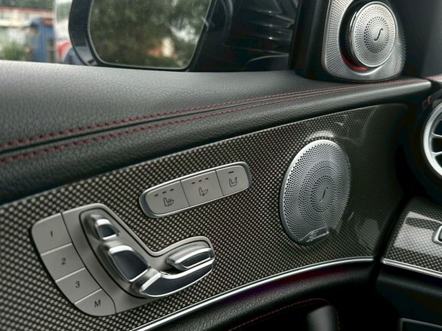 AMG E43 4MATIC天窗/通風電熱椅/柏林/環景影像/抬顯/動態座椅/巡跡防滑/電尾門/換檔撥片/定速/電子懸吊  第14張相片