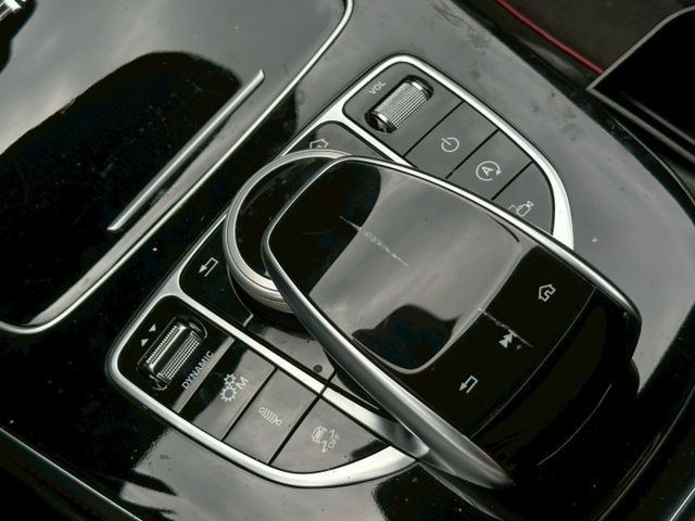 AMG E43 4MATIC天窗/通風電熱椅/柏林/環景影像/抬顯/動態座椅/巡跡防滑/電尾門/換檔撥片/定速/電子懸吊  第16張相片