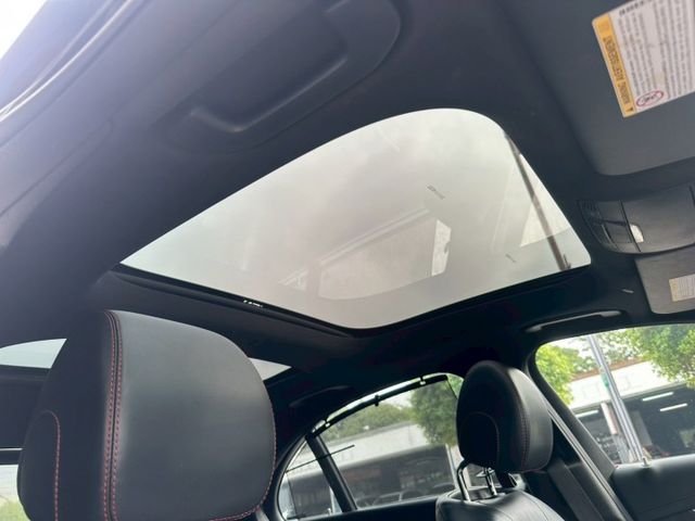 AMG E43 4MATIC天窗/通風電熱椅/柏林/環景影像/抬顯/動態座椅/巡跡防滑/電尾門/換檔撥片/定速/電子懸吊  第17張相片