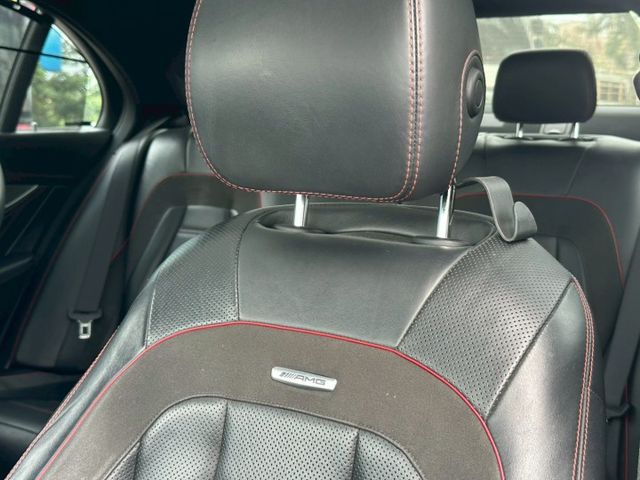 AMG E43 4MATIC天窗/通風電熱椅/柏林/環景影像/抬顯/動態座椅/巡跡防滑/電尾門/換檔撥片/定速/電子懸吊  第18張相片