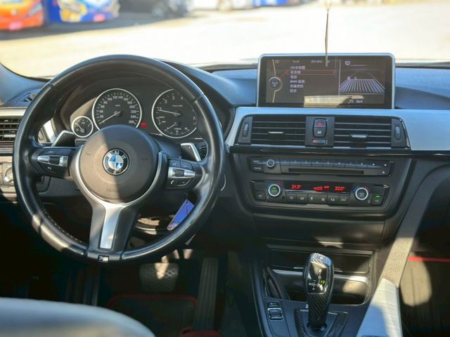 316i Sedan 分區恆溫空調/中控螢幕/倒車顯影/巡跡防滑/換檔撥片  第9張相片