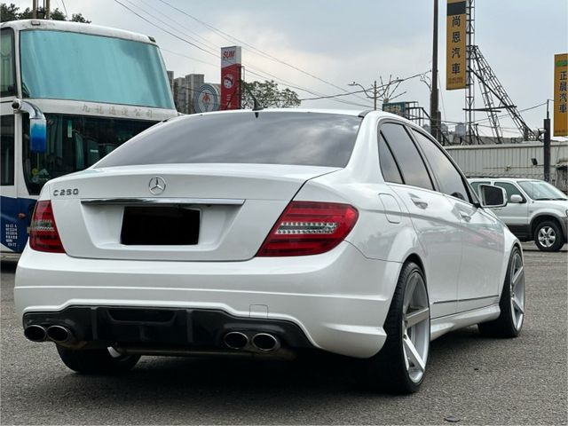 C250 電動椅/方向盤快控鍵/電動天窗/衛星導航/倒車顯影/分區恆溫空調/定速  第4張相片