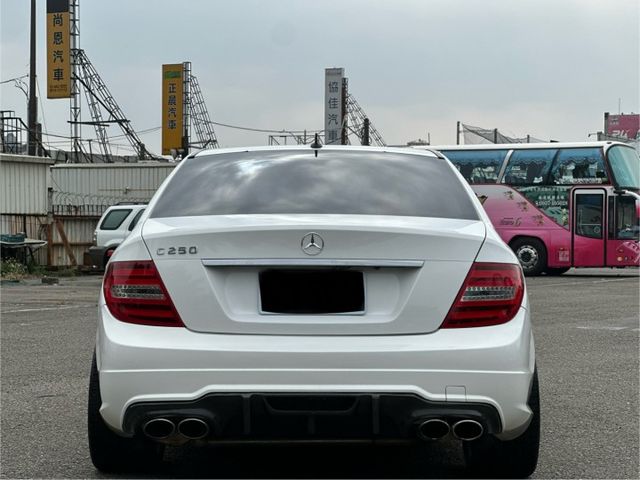 C250 電動椅/方向盤快控鍵/電動天窗/衛星導航/倒車顯影/分區恆溫空調/定速  第5張相片