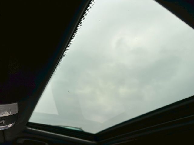 C250 電動椅/方向盤快控鍵/電動天窗/衛星導航/倒車顯影/分區恆溫空調/定速  第16張相片