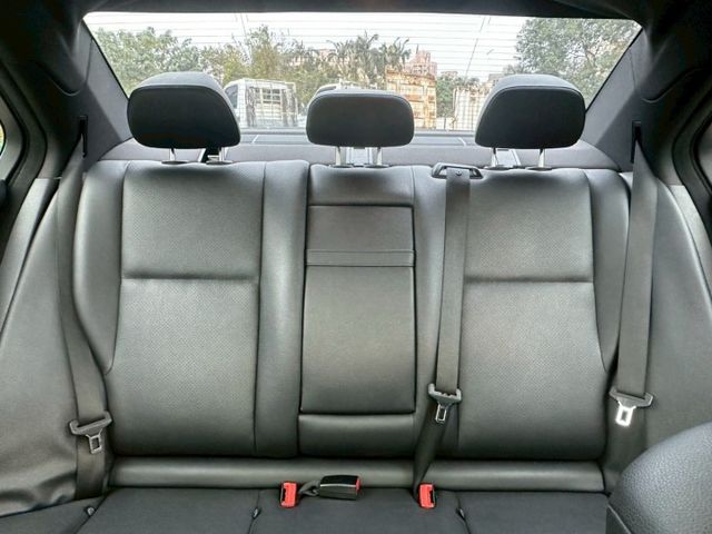 C250 電動椅/方向盤快控鍵/電動天窗/衛星導航/倒車顯影/分區恆溫空調/定速  第17張相片