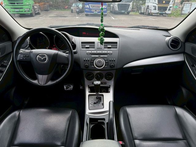 MAZDA3 5D 電動天窗/方向盤快控鍵/電折後視鏡  第7張相片