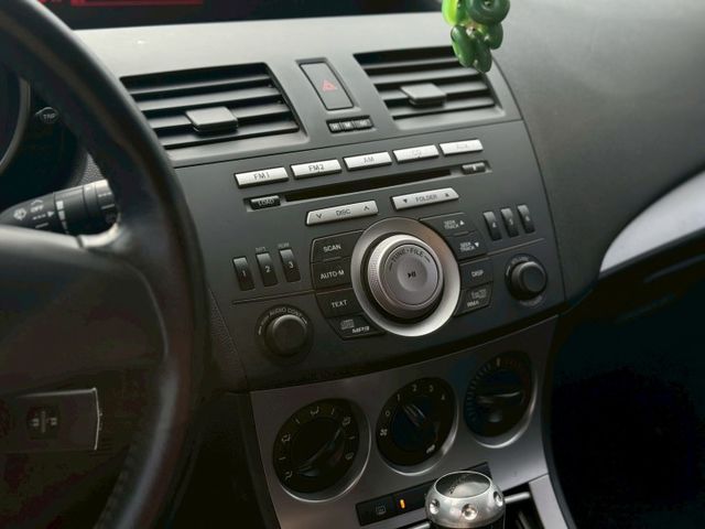 MAZDA3 5D 電動天窗/方向盤快控鍵/電折後視鏡  第9張相片