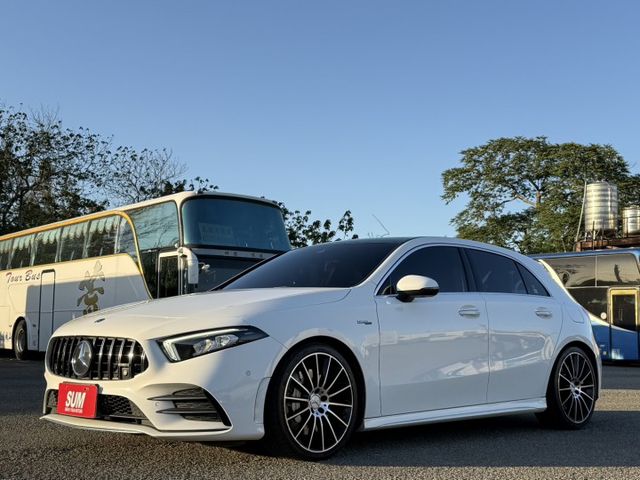AMG A35 盲點/摸門/全景天窗/記憶電動椅/ACC跟車/換檔撥片/分區恆溫空調/倒車顯影/導航/自動停車系統  第1張相片