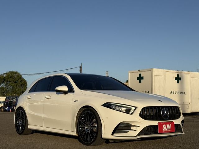 AMG A35 盲點/摸門/全景天窗/記憶電動椅/ACC跟車/換檔撥片/分區恆溫空調/倒車顯影/導航/自動停車系統  第3張相片