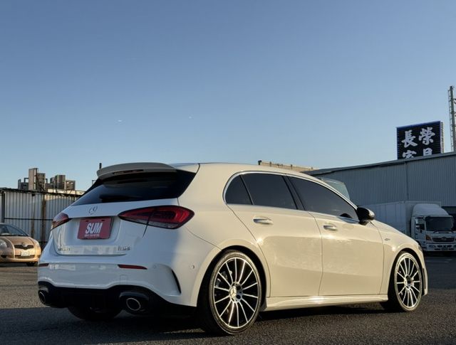 AMG A35 盲點/摸門/全景天窗/記憶電動椅/ACC跟車/換檔撥片/分區恆溫空調/倒車顯影/導航/自動停車系統  第4張相片