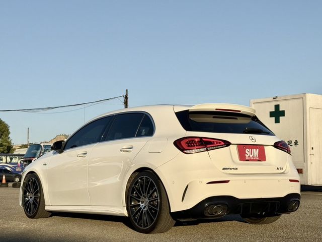 AMG A35 盲點/摸門/全景天窗/記憶電動椅/ACC跟車/換檔撥片/分區恆溫空調/倒車顯影/導航/自動停車系統  第6張相片
