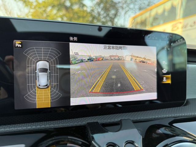 AMG A35 盲點/摸門/全景天窗/記憶電動椅/ACC跟車/換檔撥片/分區恆溫空調/倒車顯影/導航/自動停車系統  第14張相片