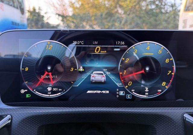 AMG A35 盲點/摸門/全景天窗/記憶電動椅/ACC跟車/換檔撥片/分區恆溫空調/倒車顯影/導航/自動停車系統  第15張相片