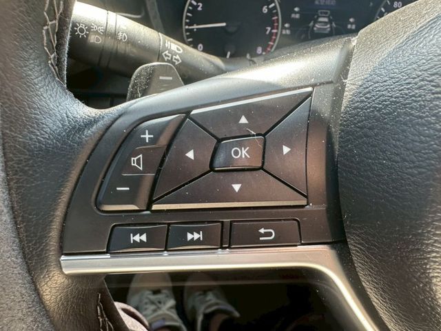 JUKE駕趣版 IKEY/盲點偵測/摸門/定速/電折後視鏡  第10張相片