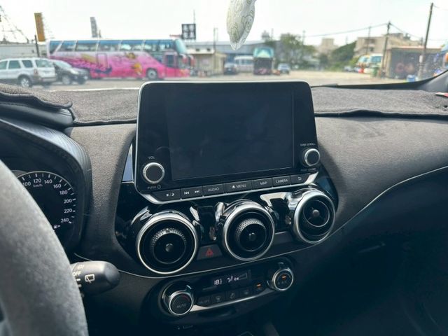 JUKE駕趣版 IKEY/盲點偵測/摸門/定速/電折後視鏡  第14張相片