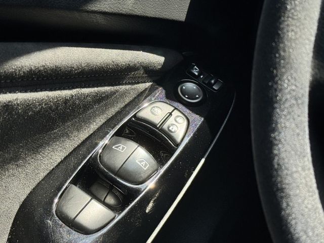 JUKE駕趣版 IKEY/盲點偵測/摸門/定速/電折後視鏡  第17張相片