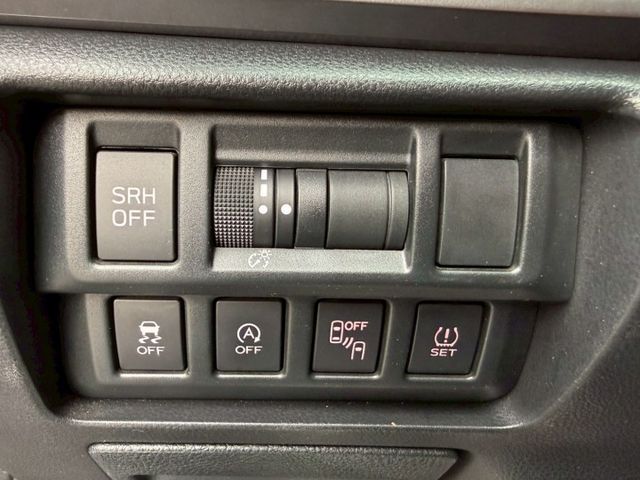 IMPREZA 1.6 摸門/定速/IKEY/電動天窗/循跡防滑/倒車顯影/分區恆溫空調  第14張相片