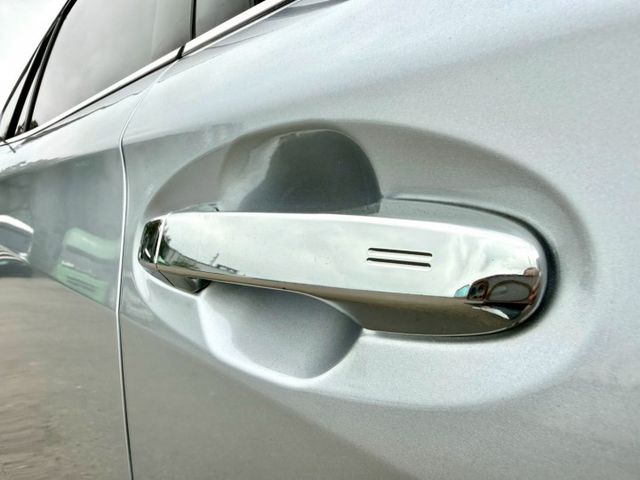 IMPREZA 1.6 摸門/定速/IKEY/電動天窗/循跡防滑/倒車顯影/分區恆溫空調  第19張相片