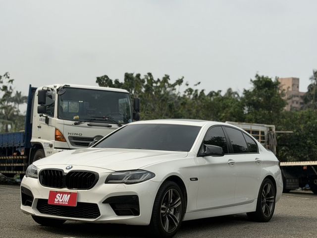 528i Sedan G世代尾燈/四出排氣管全段/G世代儀表板/M版方向盤/電動天窗  第1張相片