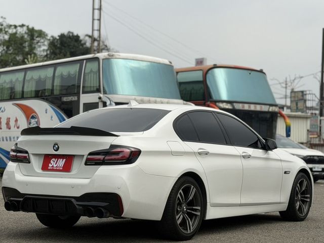 528i Sedan G世代尾燈/四出排氣管全段/G世代儀表板/M版方向盤/電動天窗  第4張相片