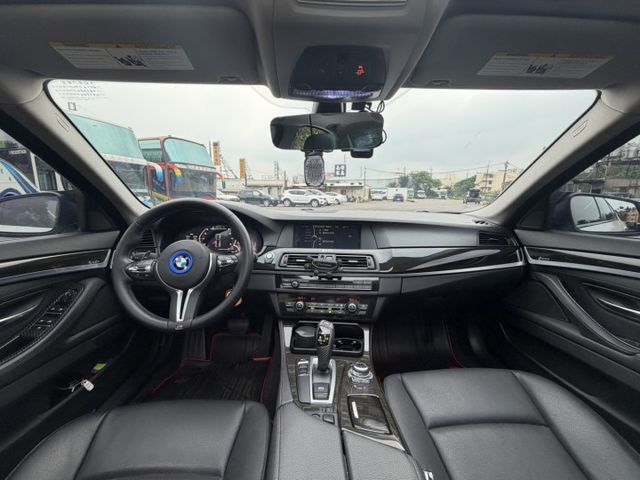 528i Sedan G世代尾燈/四出排氣管全段/G世代儀表板/M版方向盤/電動天窗  第7張相片