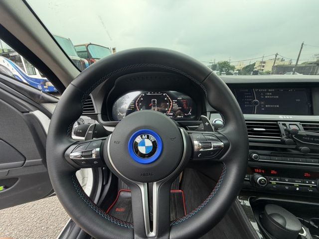 528i Sedan G世代尾燈/四出排氣管全段/G世代儀表板/M版方向盤/電動天窗  第8張相片