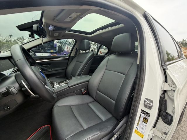 528i Sedan G世代尾燈/四出排氣管全段/G世代儀表板/M版方向盤/電動天窗  第10張相片