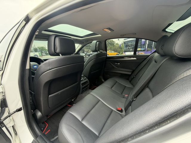 528i Sedan G世代尾燈/四出排氣管全段/G世代儀表板/M版方向盤/電動天窗  第11張相片