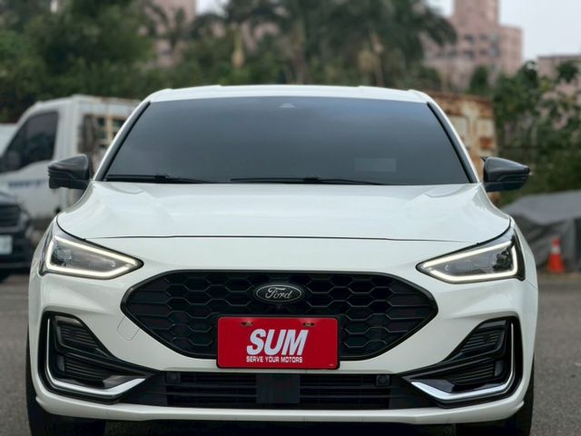 FOCUS 5D 環景影像/恆溫空調/換檔撥片/ACC跟車/方向盤快控鍵/抬頭顯示器  第2張相片