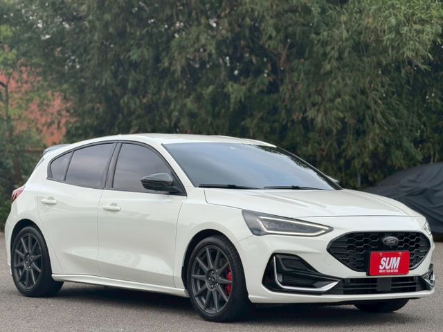 FOCUS 5D 環景影像/恆溫空調/換檔撥片/ACC跟車/方向盤快控鍵/抬頭顯示器  第3張相片