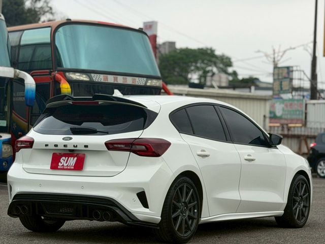 FOCUS 5D 環景影像/恆溫空調/換檔撥片/ACC跟車/方向盤快控鍵/抬頭顯示器  第4張相片