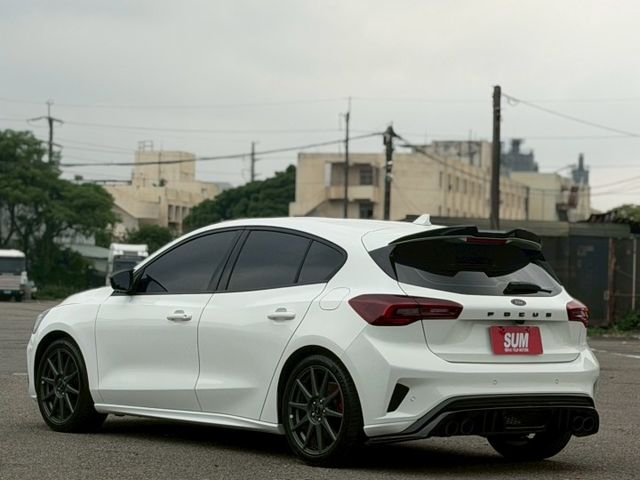 FOCUS 5D 環景影像/恆溫空調/換檔撥片/ACC跟車/方向盤快控鍵/抬頭顯示器  第5張相片