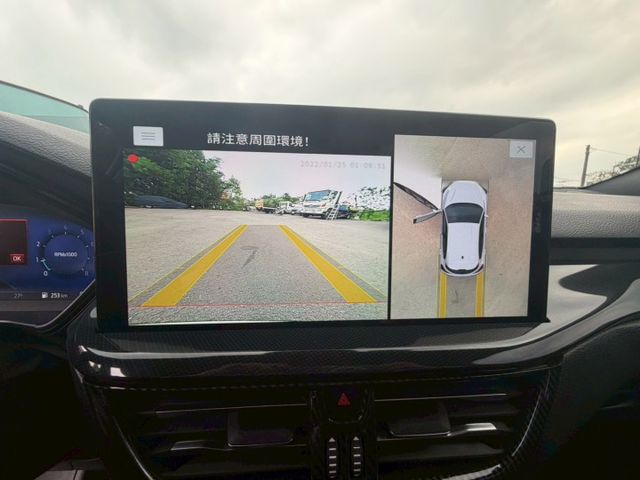 FOCUS 5D 環景影像/恆溫空調/換檔撥片/ACC跟車/方向盤快控鍵/抬頭顯示器  第7張相片