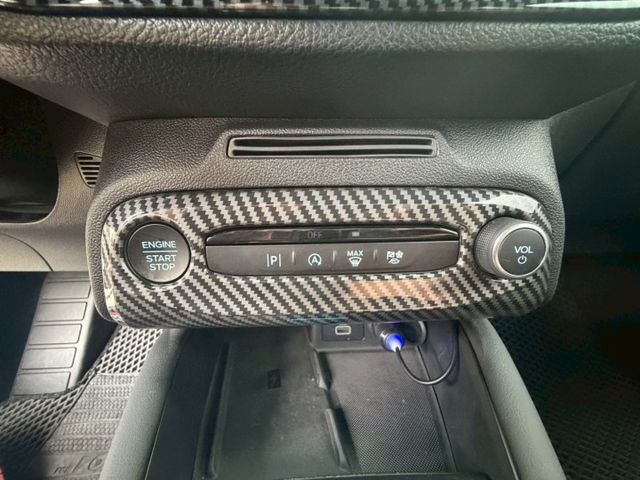 FOCUS 5D 環景影像/恆溫空調/換檔撥片/ACC跟車/方向盤快控鍵/抬頭顯示器  第9張相片