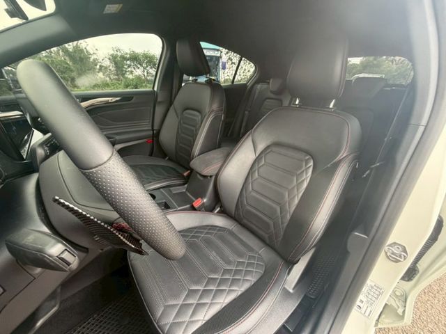 FOCUS 5D 環景影像/恆溫空調/換檔撥片/ACC跟車/方向盤快控鍵/抬頭顯示器  第11張相片