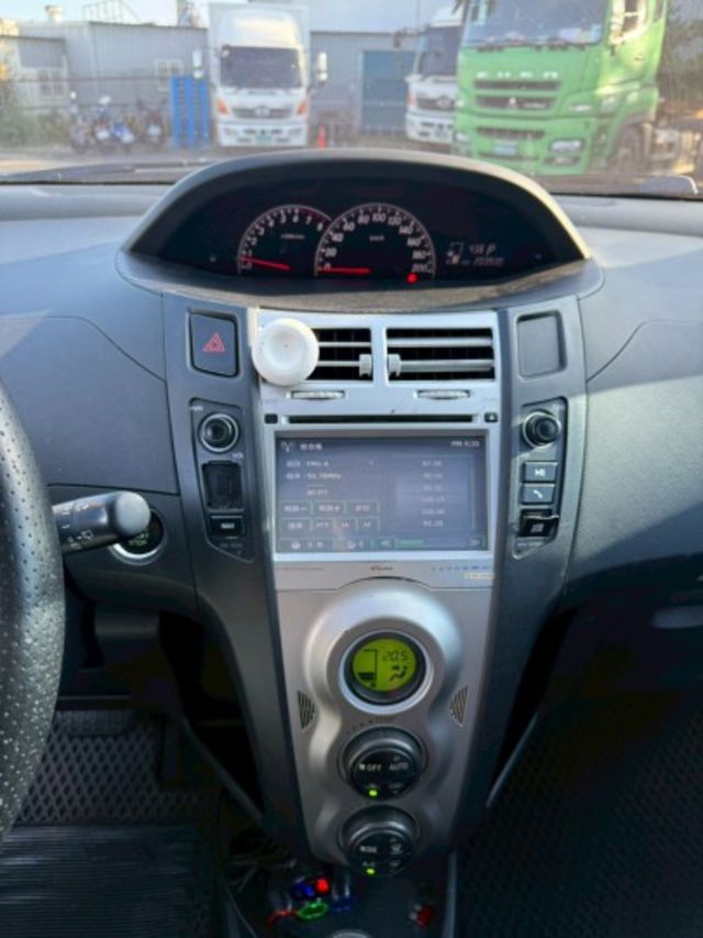 YARIS G版 恆溫空調/IKEY/摸門/電折後視鏡  第7張相片